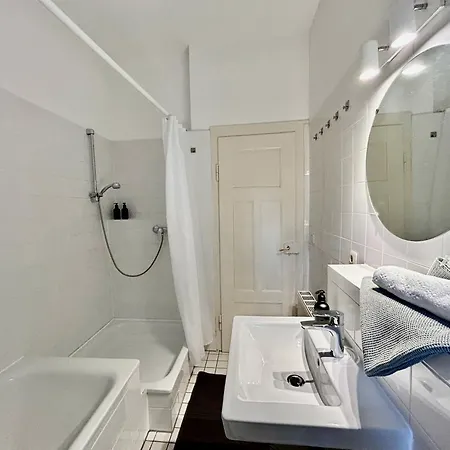 Apartmán Wohnen Mit Kuenstlerflair In *