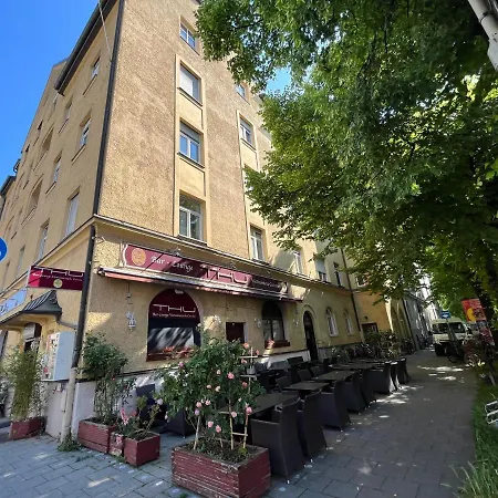 Wohnen Mit Kuenstlerflair In Apartment