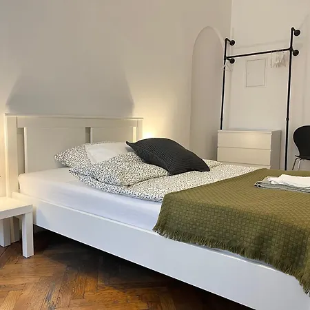 Wohnen Mit Kuenstlerflair In *