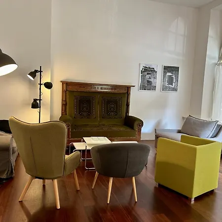 Apartment Wohnen Mit Kuenstlerflair In Munich