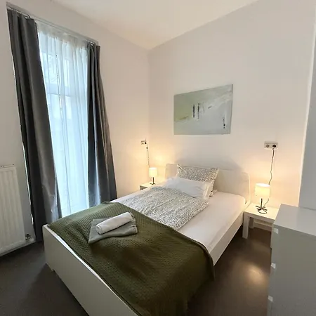 Apartment Wohnen Mit Kuenstlerflair In *
