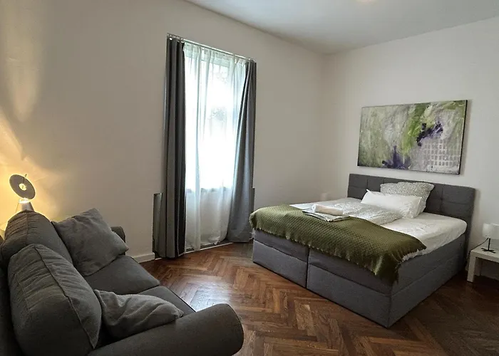 Wohnen Mit Kuenstlerflair In Apartment *