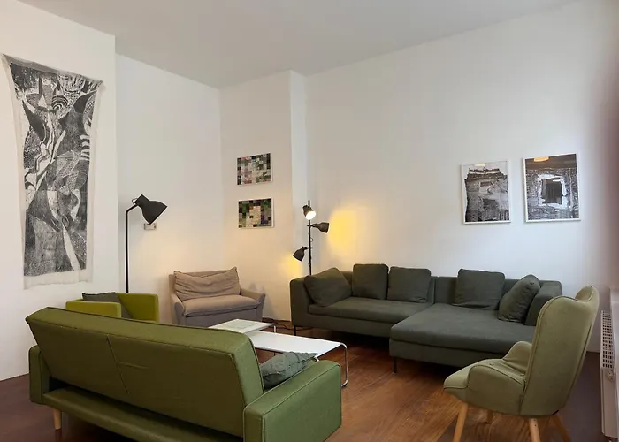 Apartment Wohnen Mit Kuenstlerflair In