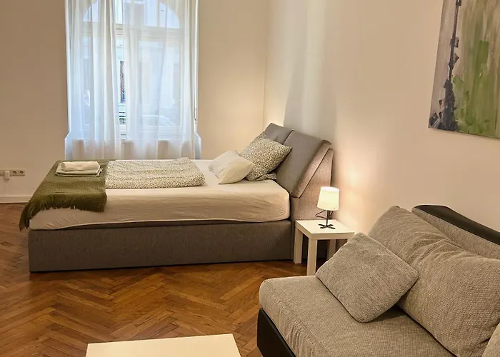 Apartment Wohnen Mit Kuenstlerflair In