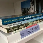 Wohnen Mit Kuenstlerflair In *